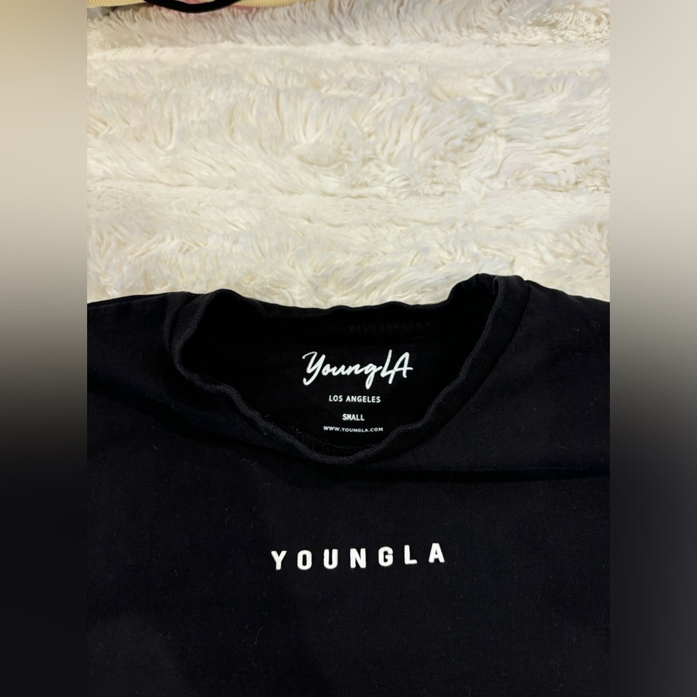 2 Cropped Gym Tops